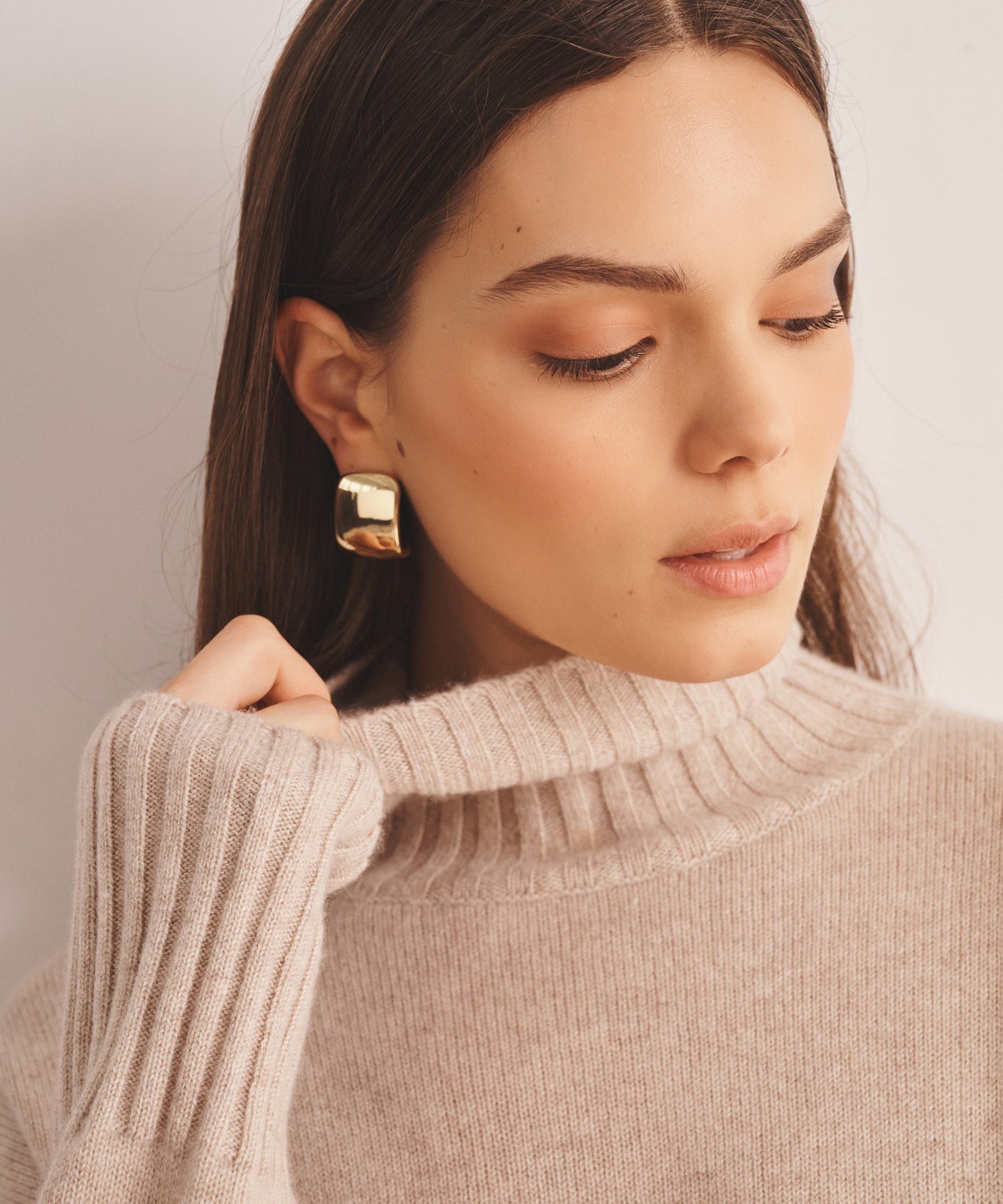 Luxe Cashmere Turtleneck Sweater