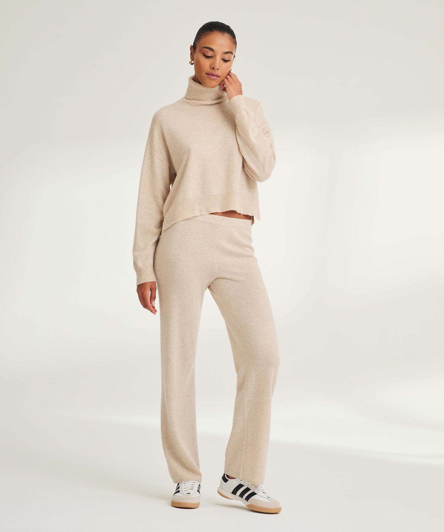 Signature Cashmere Boxy Turtleneck Sweater