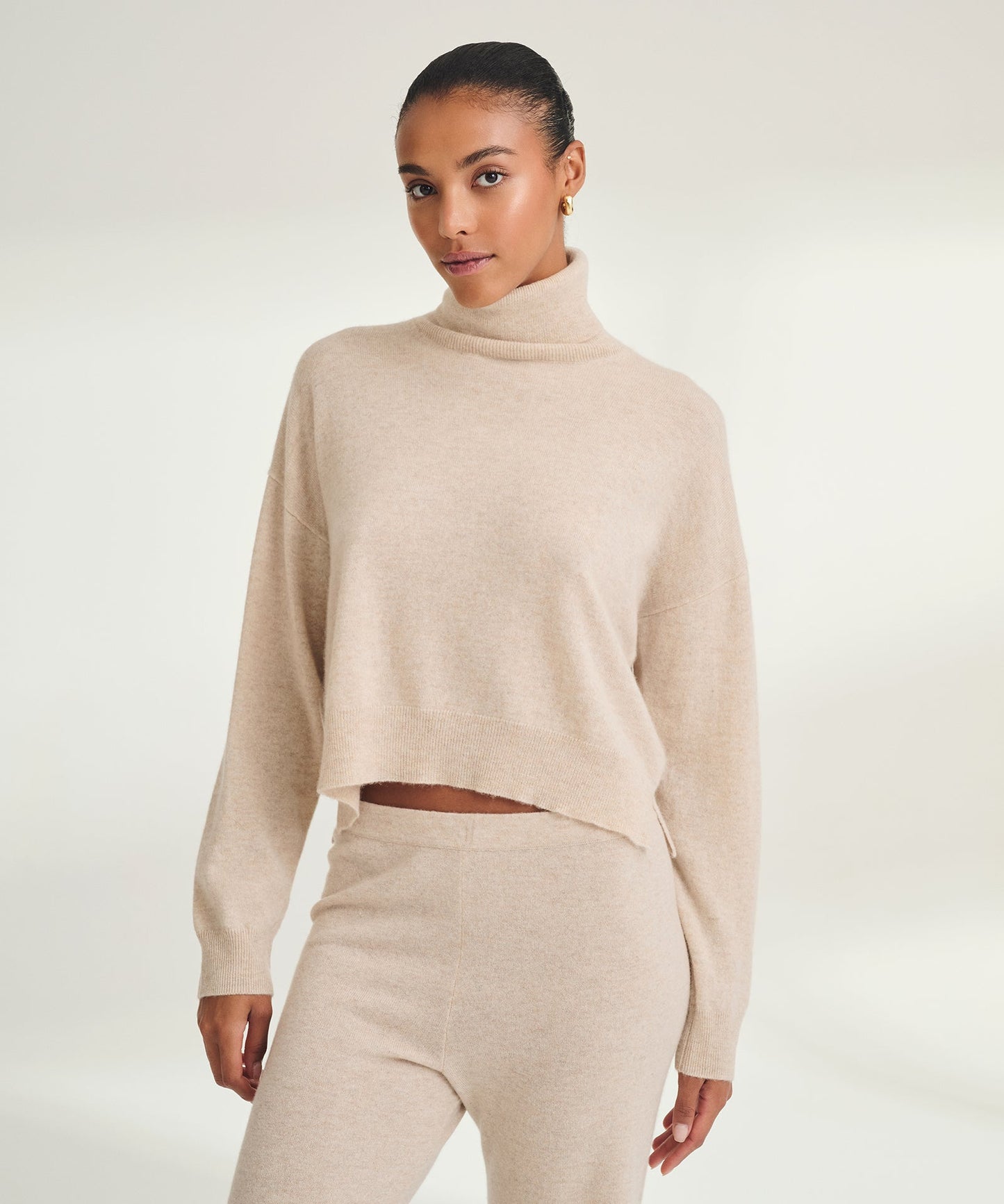 Signature Cashmere Boxy Turtleneck Sweater