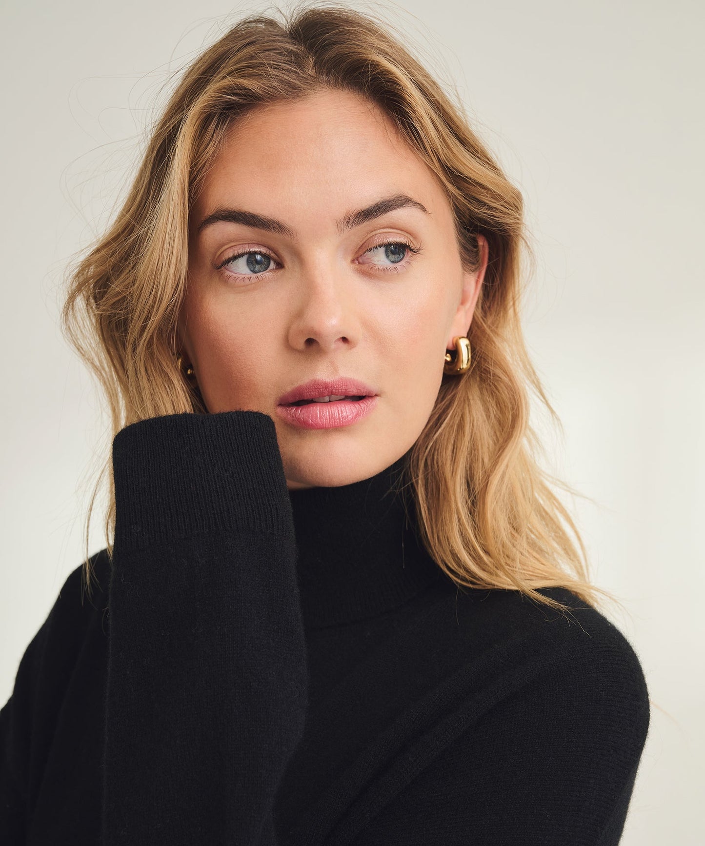 Signature Cashmere Boxy Turtleneck Sweater