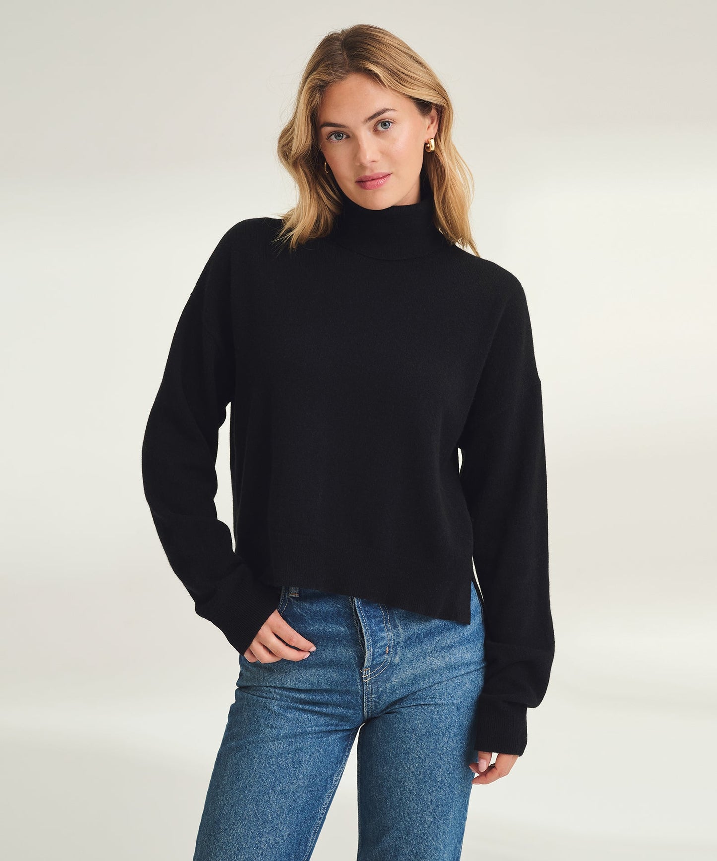 Signature Cashmere Boxy Turtleneck Sweater