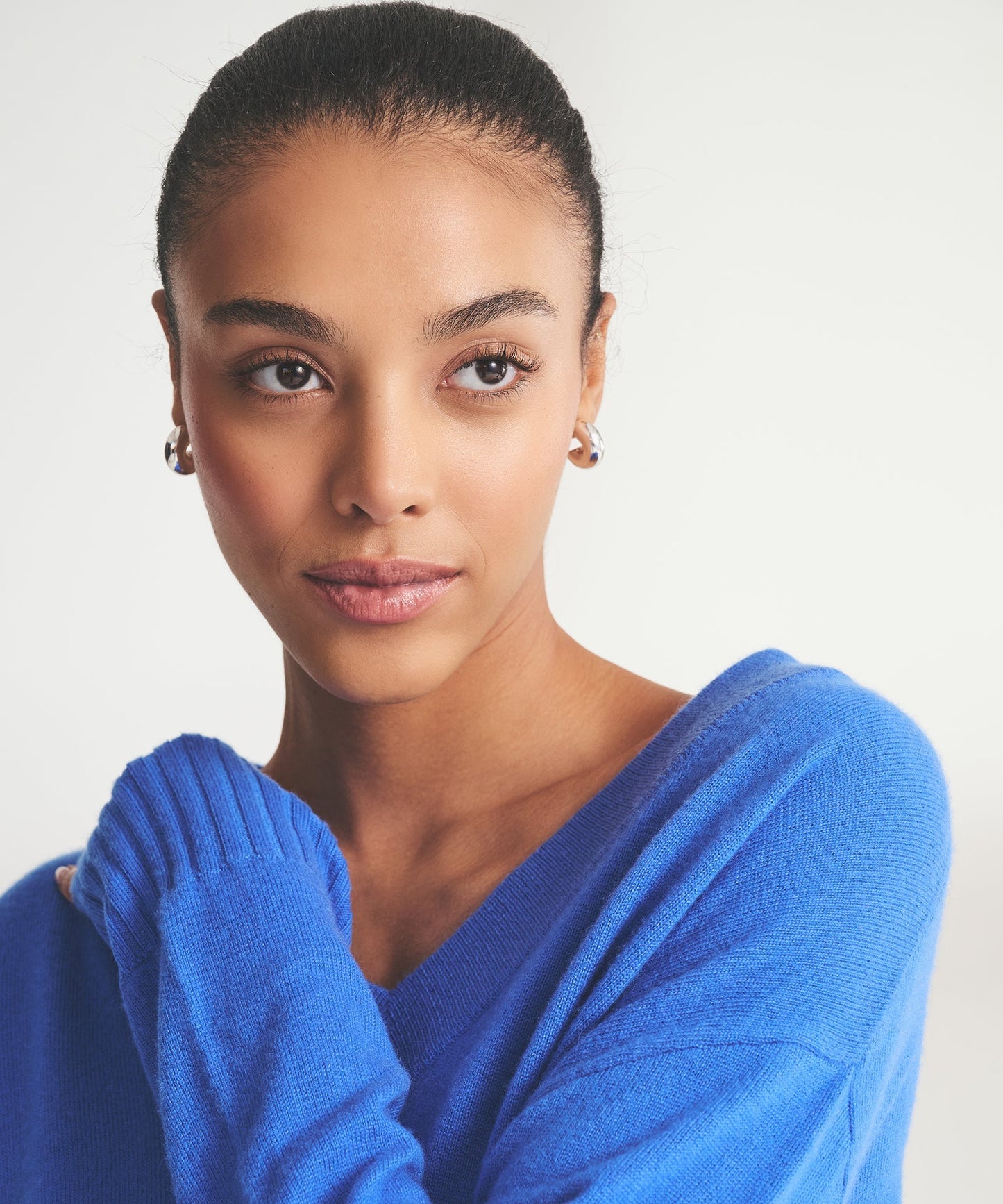 Signature Cashmere Classic V-Neck Sweater