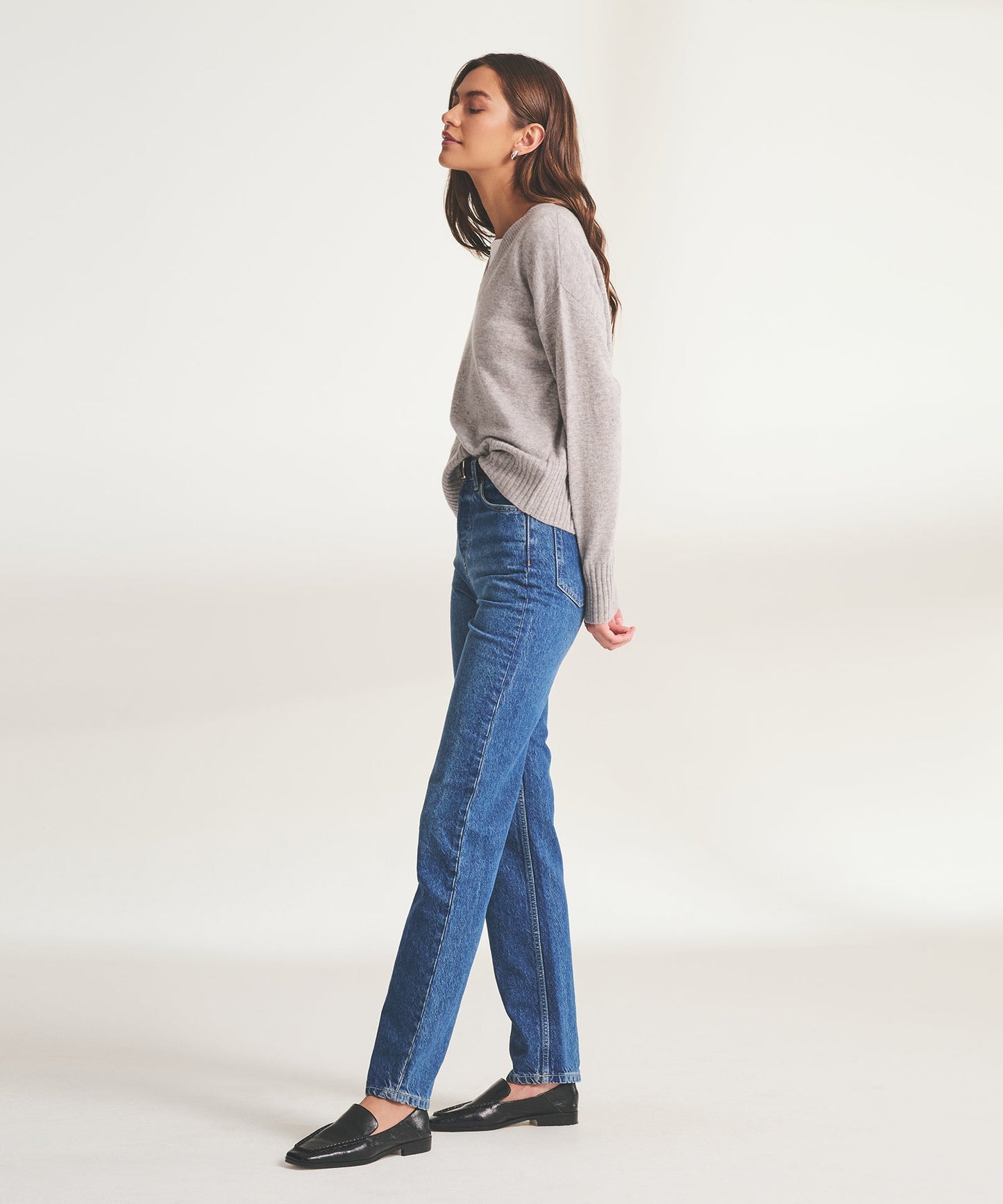 Signature Cashmere Classic V-Neck Sweater