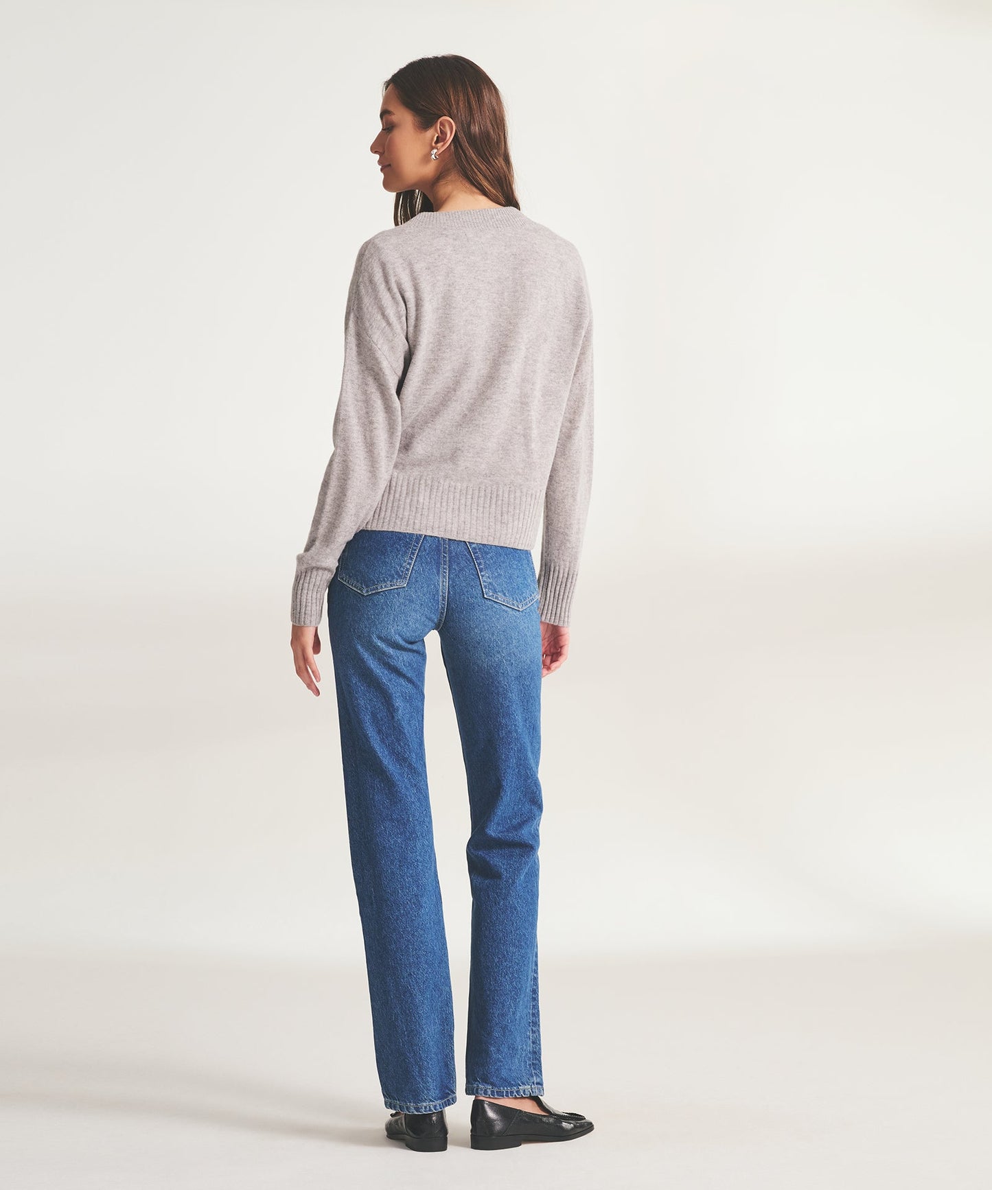 Signature Cashmere Classic V-Neck Sweater