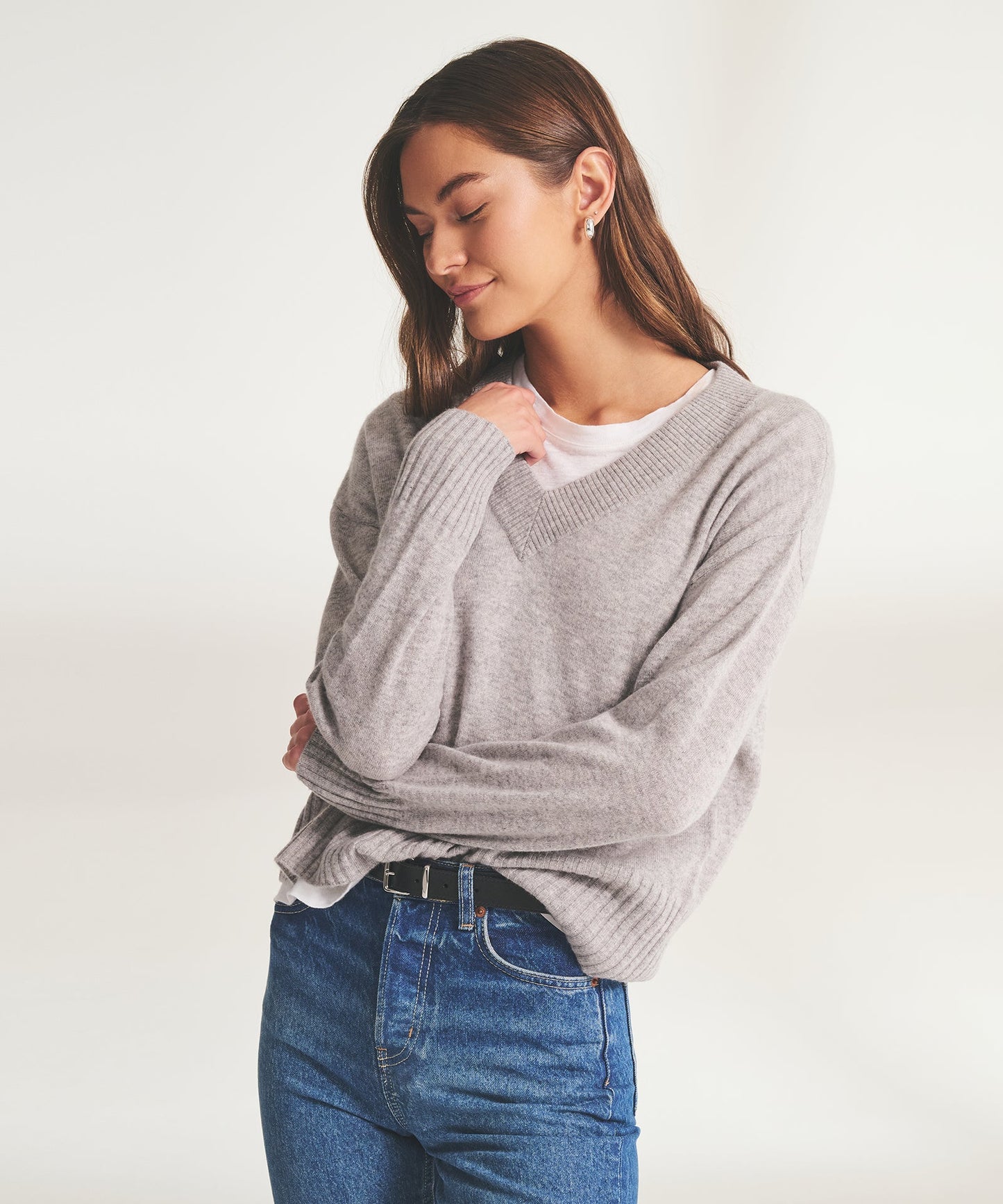 Signature Cashmere Classic V-Neck Sweater