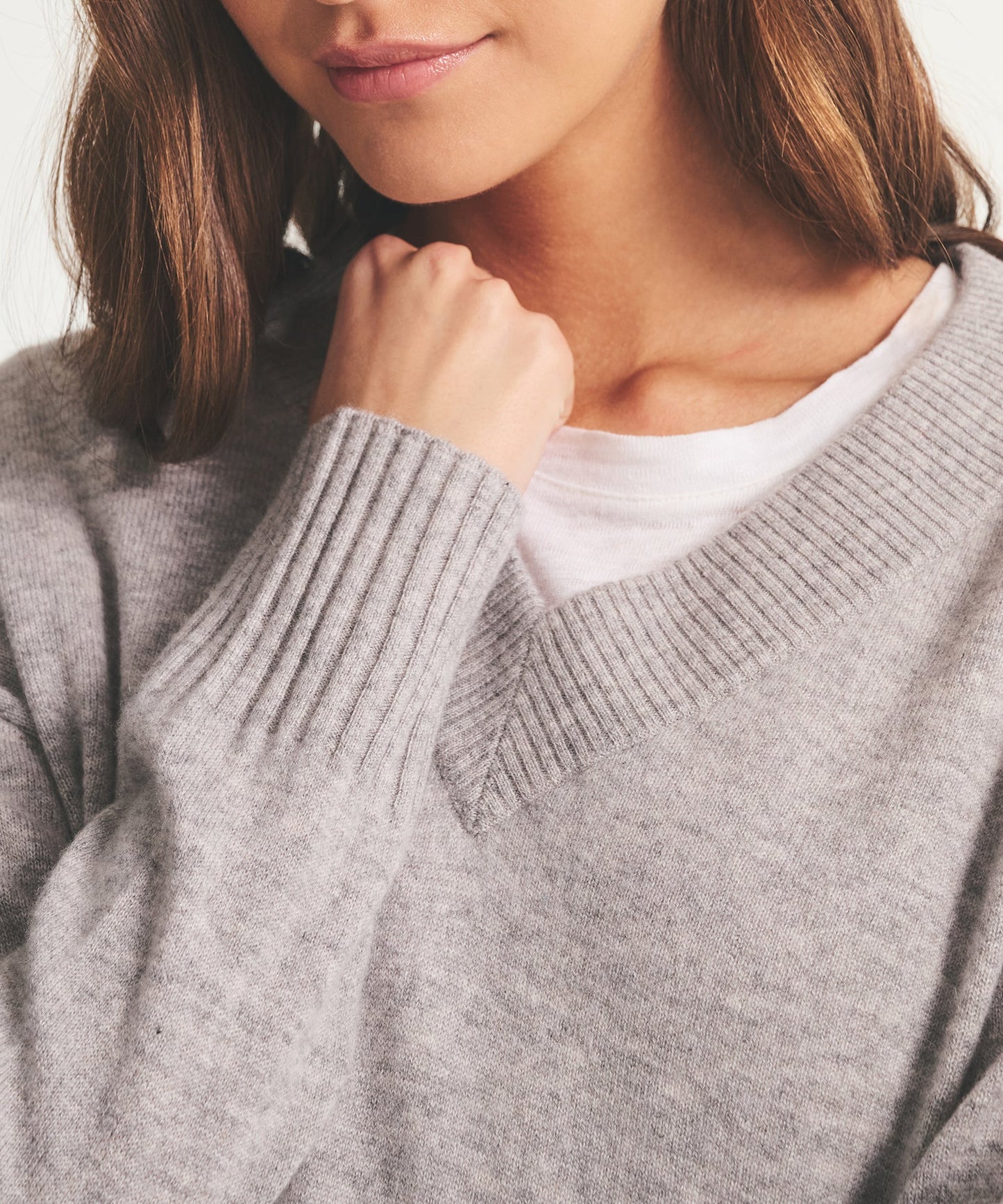 Signature Cashmere Classic V-Neck Sweater