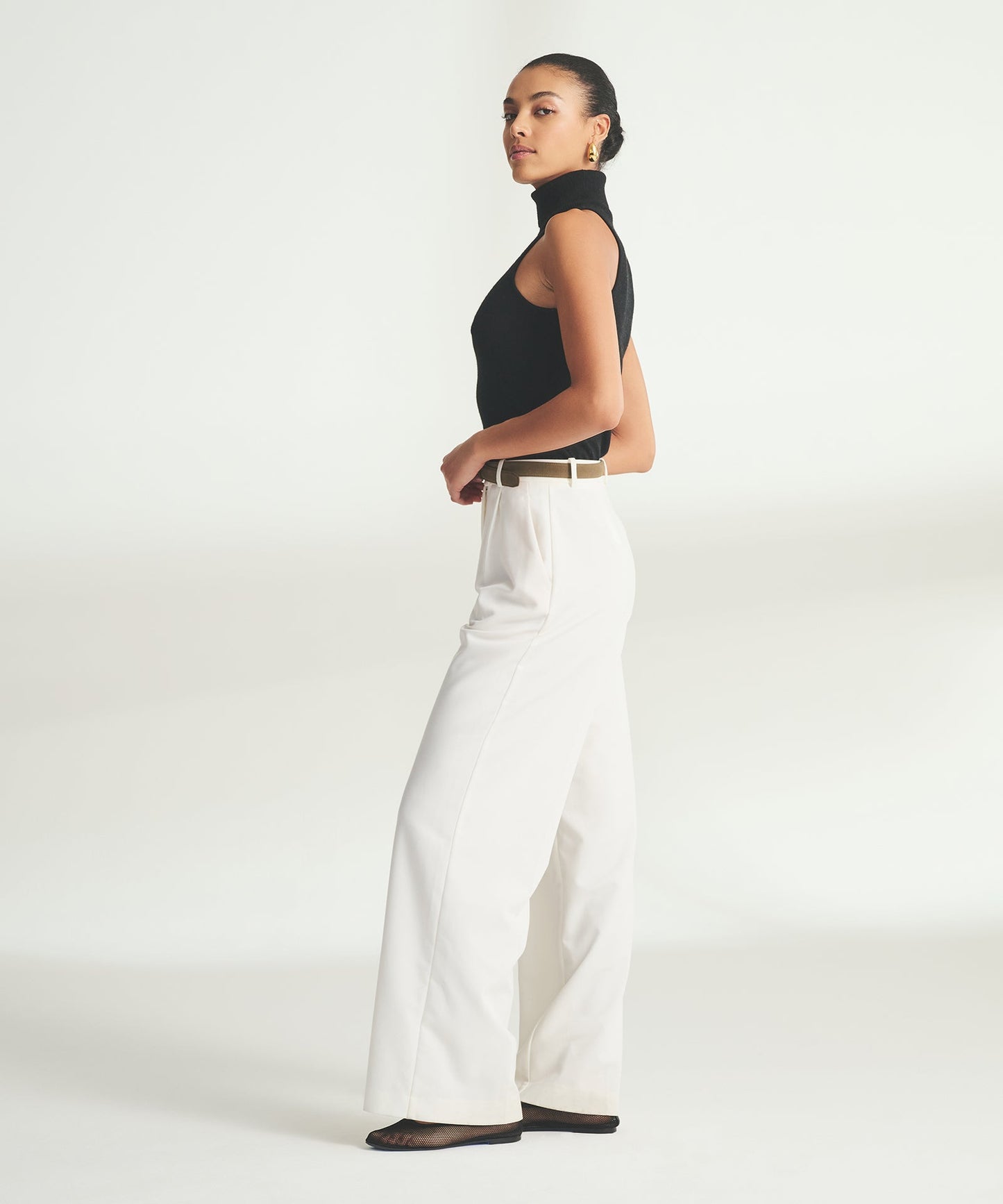 Signature Cashmere Sleeveless Turtleneck