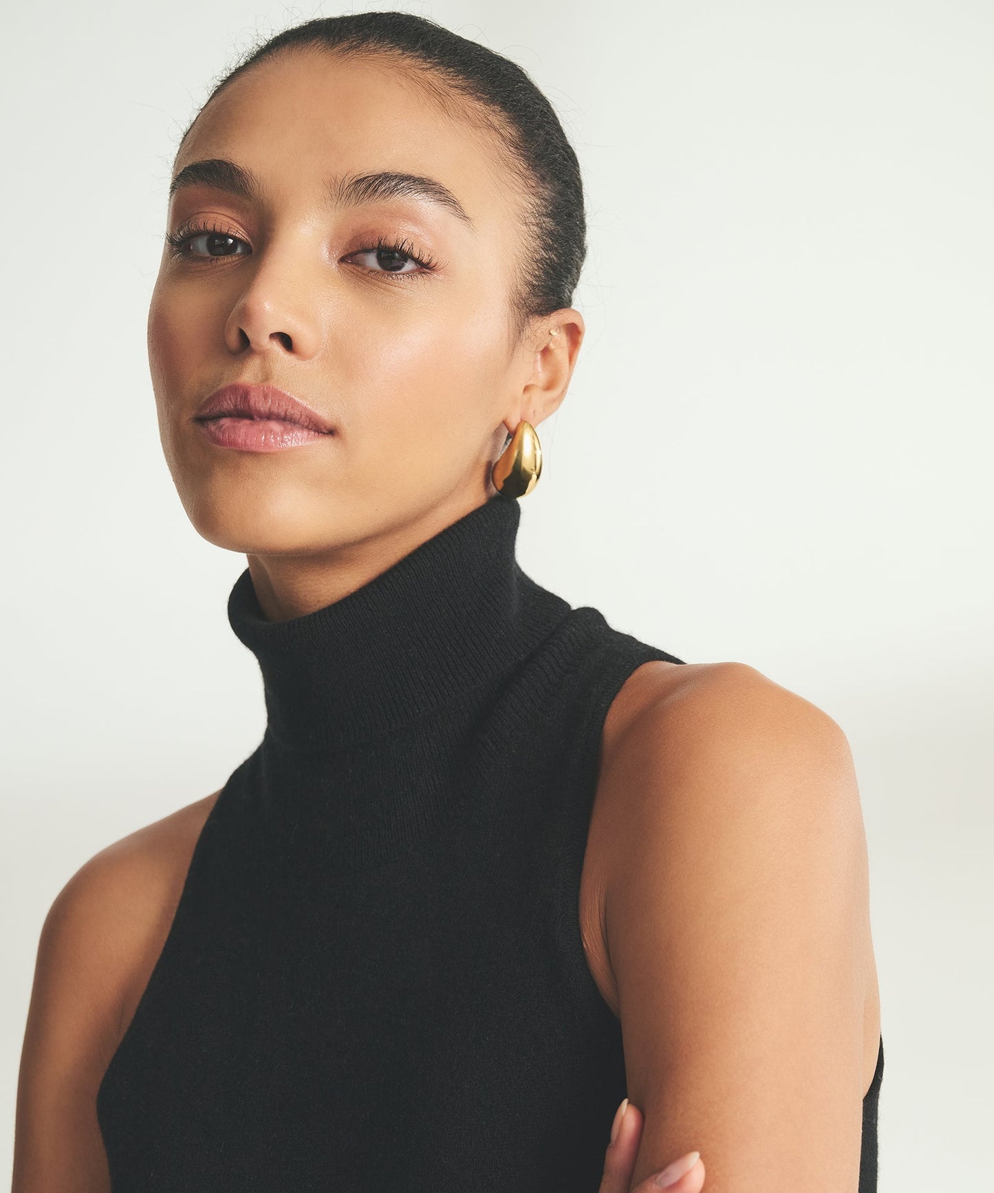 Signature Cashmere Sleeveless Turtleneck