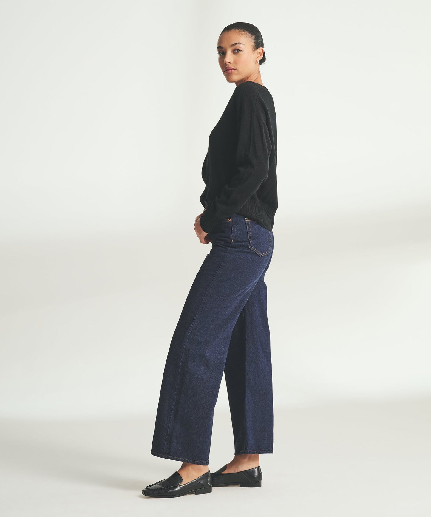 Signature Cashmere Classic V-Neck Sweater