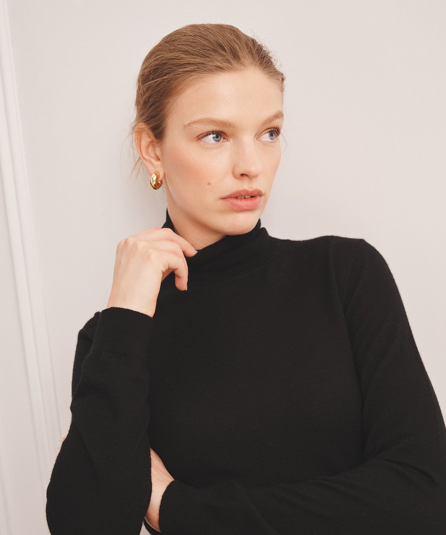 Super Fine Cashmere Classic Turtleneck Sweater